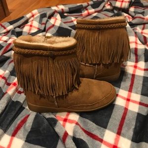 Minnetonka fringe moccasin boots